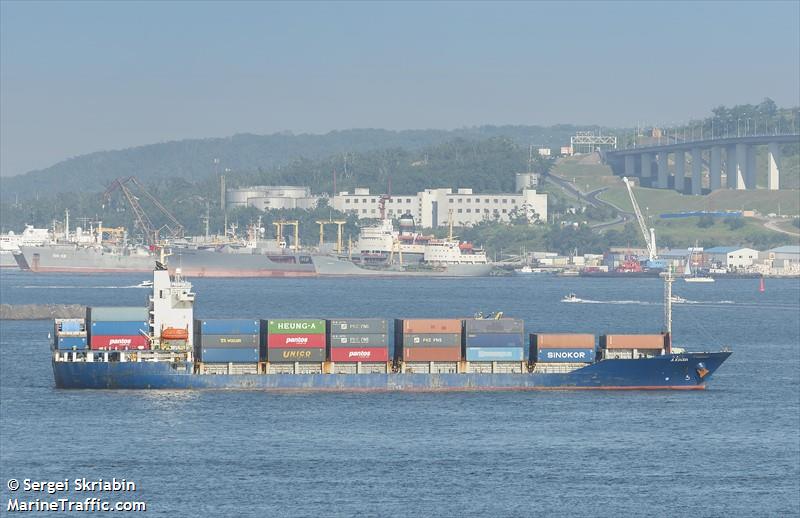 a xinxia (Container Ship) - IMO 9342798, MMSI 563134500, Call Sign 9V7266 under the flag of Singapore