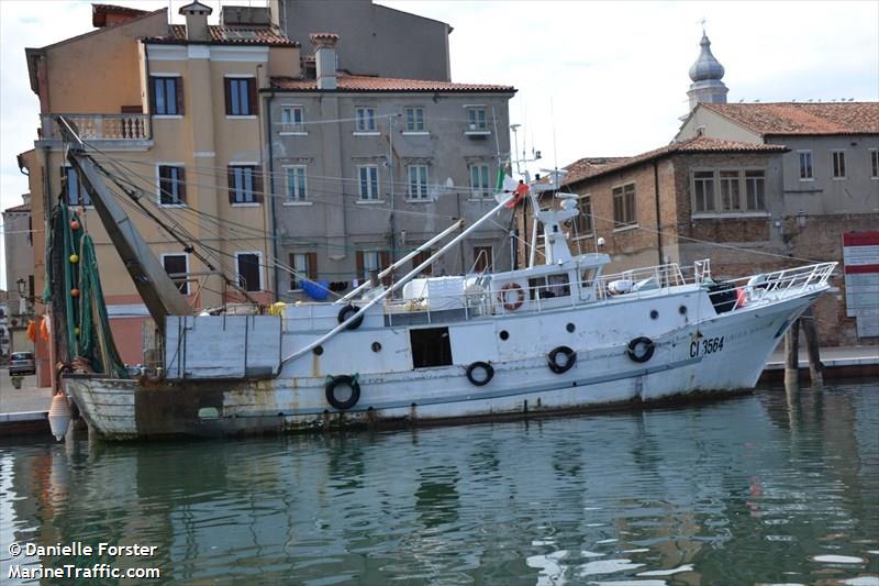 laura marina (Fishing vessel) - IMO , MMSI 247121270, Call Sign IFDH under the flag of Italy