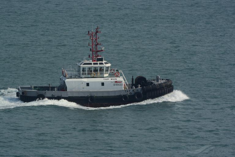 tap mun (Tug) - IMO , MMSI 477995160, Call Sign VRS4339 under the flag of Hong Kong