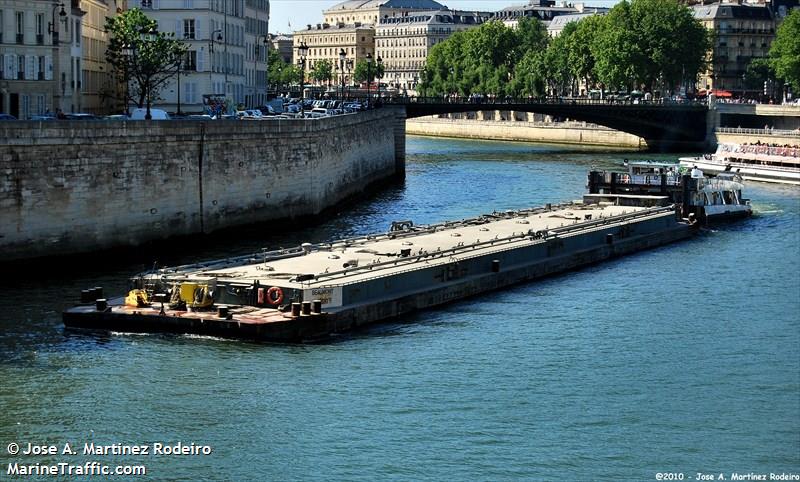 intraitable (Unknown) - IMO , MMSI 226002760, Call Sign FM6707 under the flag of France