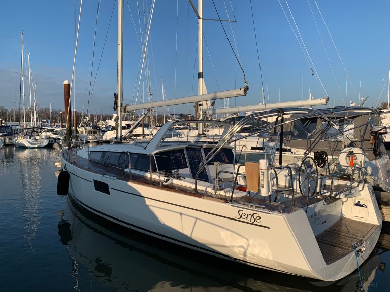 mic drop (Sailing vessel) - IMO , MMSI 235098532 under the flag of United Kingdom (UK)