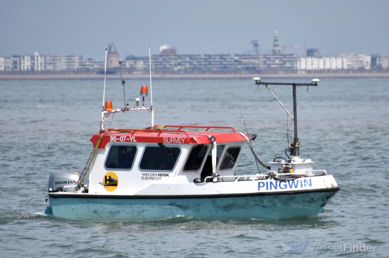 peilboot pingwin (Dredging or UW ops) - IMO , MMSI 244050972, Call Sign PE4016 under the flag of Netherlands