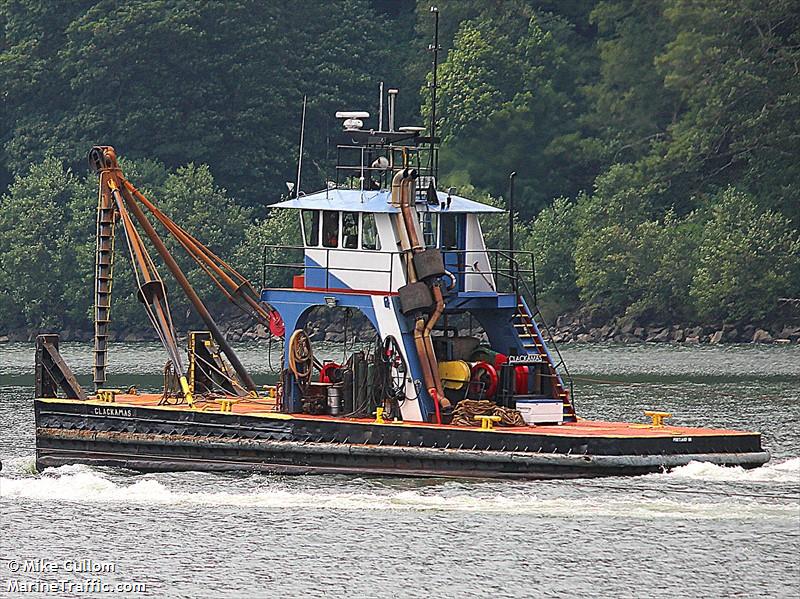 clackamas (Dredging or UW ops) - IMO , MMSI 367476050, Call Sign WDF6614 under the flag of United States (USA)