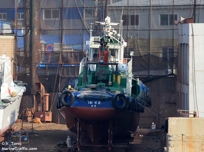 101 sung il (Tug) - IMO , MMSI 440128930, Call Sign 977819 under the flag of Korea