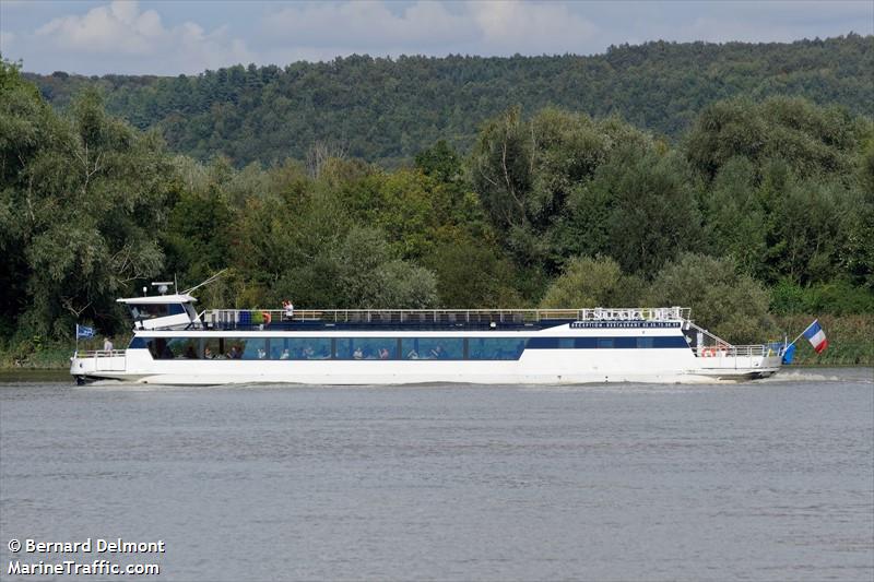escapade (Passenger ship) - IMO , MMSI 226011320, Call Sign FM6869 under the flag of France