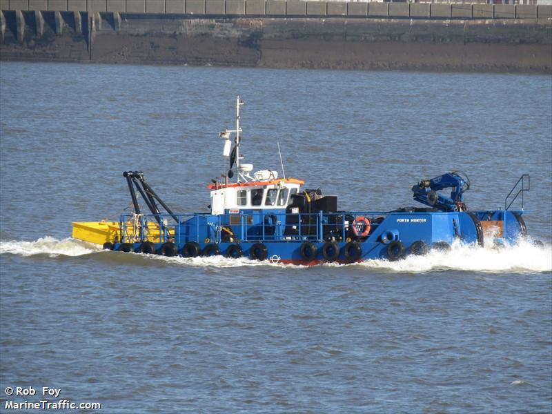 forth hunter (Anti-polution) - IMO , MMSI 232003870, Call Sign MAEA4 under the flag of United Kingdom (UK)