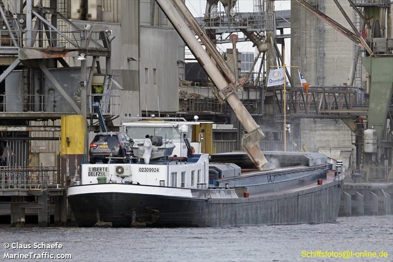 liberte (Cargo ship) - IMO , MMSI 244700743, Call Sign PG7702 under the flag of Netherlands