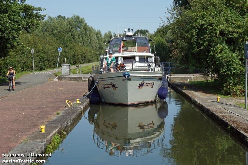 paddington v (Pleasure craft) - IMO , MMSI 235101974 under the flag of United Kingdom (UK)