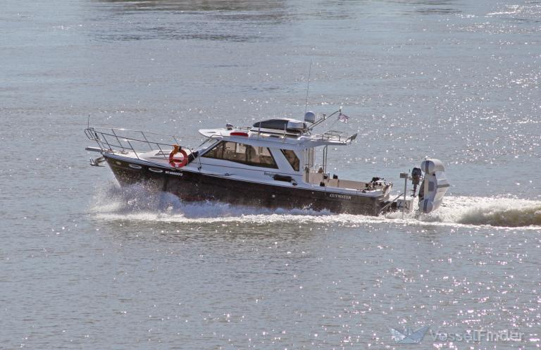 cutwater 28 (Pleasure craft) - IMO , MMSI 316033273 under the flag of Canada