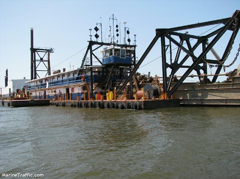 dredge hampton roads (Dredging or UW ops) - IMO , MMSI 338107888 under the flag of USA