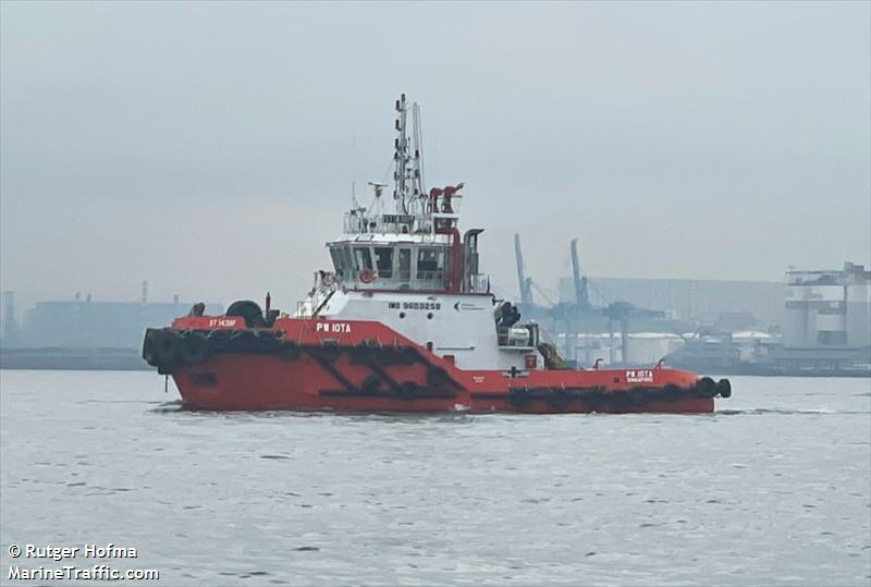 pw iota (Tug) - IMO 9659256, MMSI 566541000, Call Sign 9V6837 under the flag of Singapore