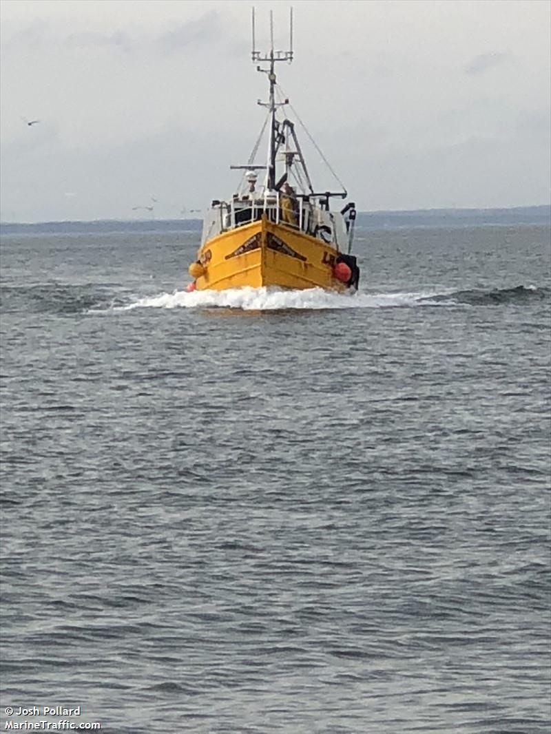 star divine (Fishing vessel) - IMO , MMSI 235006729 under the flag of United Kingdom (UK)