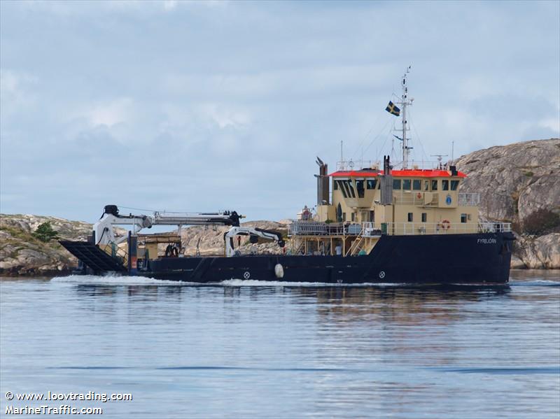 fyrbjorn (Buoy/Lighthouse Vessel) - IMO 9392286, MMSI 265565690, Call Sign SLXW under the flag of Sweden