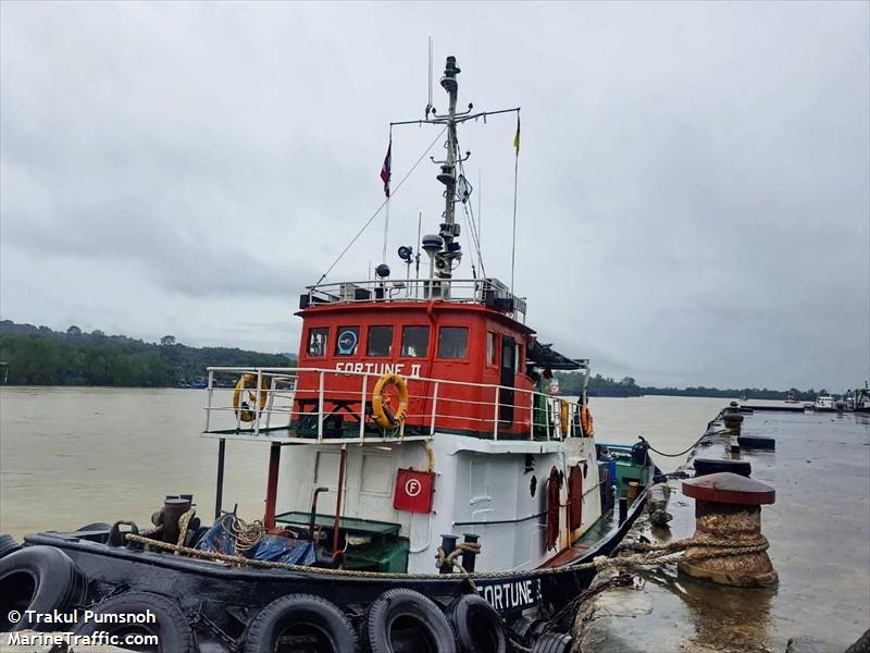 mt 11 (Pleasure craft) - IMO , MMSI 555000000 under the flag of Pitcairn Island