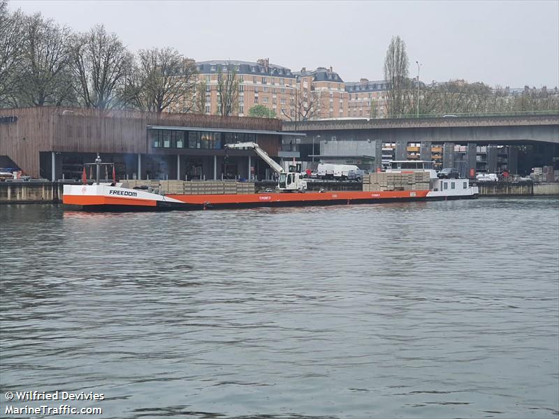 freedom (Cargo ship) - IMO , MMSI 226004230, Call Sign FM4639 under the flag of France