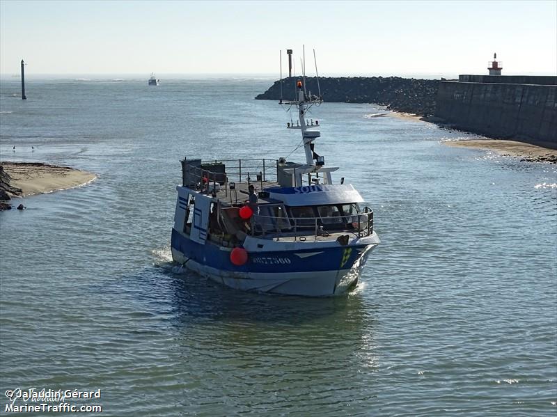 fv souvenir (Fishing vessel) - IMO , MMSI 228008900, Call Sign FI8100 under the flag of France