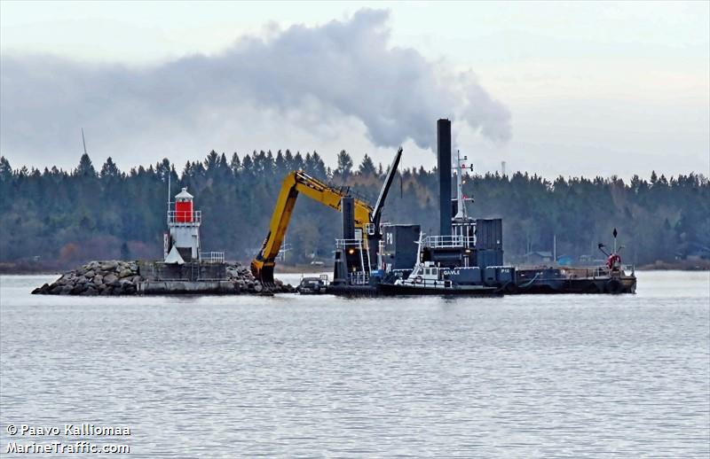 p10 (Dredging or UW ops) - IMO , MMSI 265710830, Call Sign SCDV under the flag of Sweden