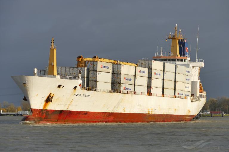 italia stream (Refrigerated Cargo Ship) - IMO 9030137, MMSI 308438000, Call Sign C6KD5 under the flag of Bahamas